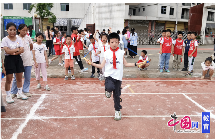 宜宾市黄桷庄小学校第十八届运动会，竞技展英姿，童心谱华章