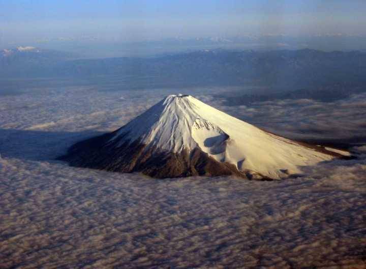 富士山或将引入中国中车智轨，减少碳足迹，缓解交通拥堵的挑战