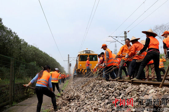 武九铁路瑞昌区段清筛施工有序推进纪实