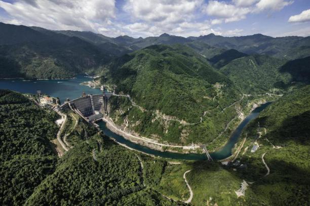 各地打造新场景升级文旅体验，特色旅游人气旺