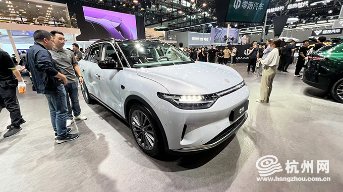 全球智趣纯电SUV，从巴黎到广州，B10为年轻而来