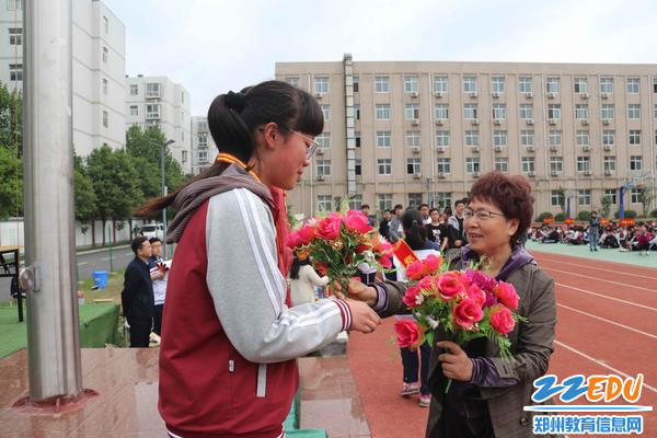 新奇校园探秘，郑州新奇中学五育并举，守护学子成长之路