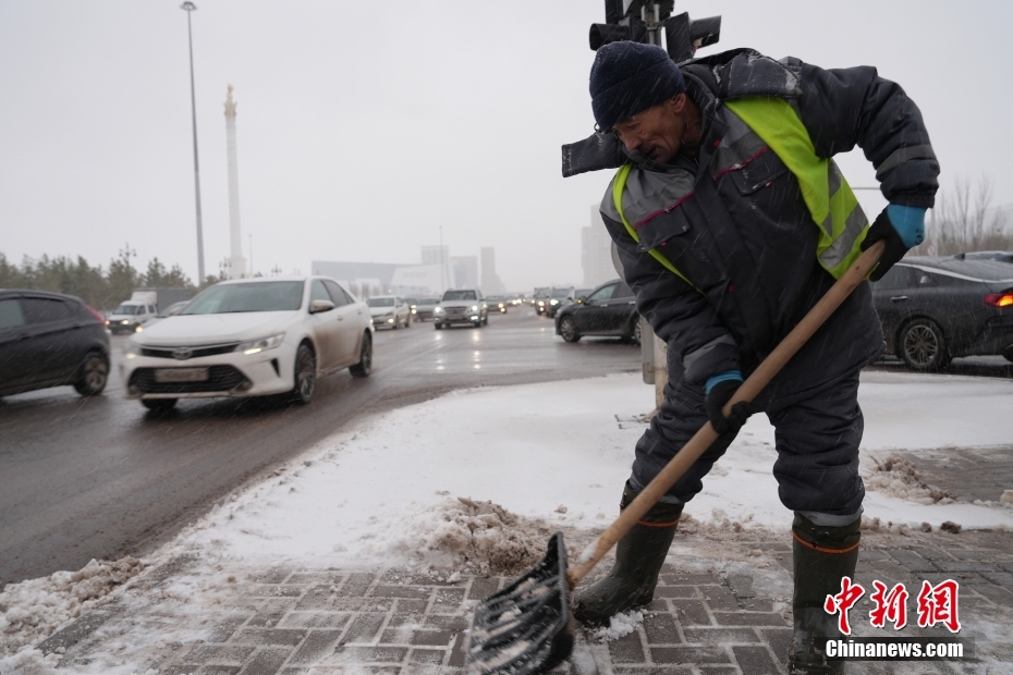 迎强降雪，阿斯塔纳开启全天候作业除冰雪模式