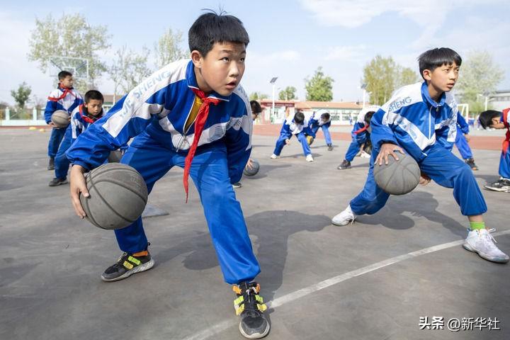 朝阳区实验小学破解四小问题，增加运动场地，创设9门体育课