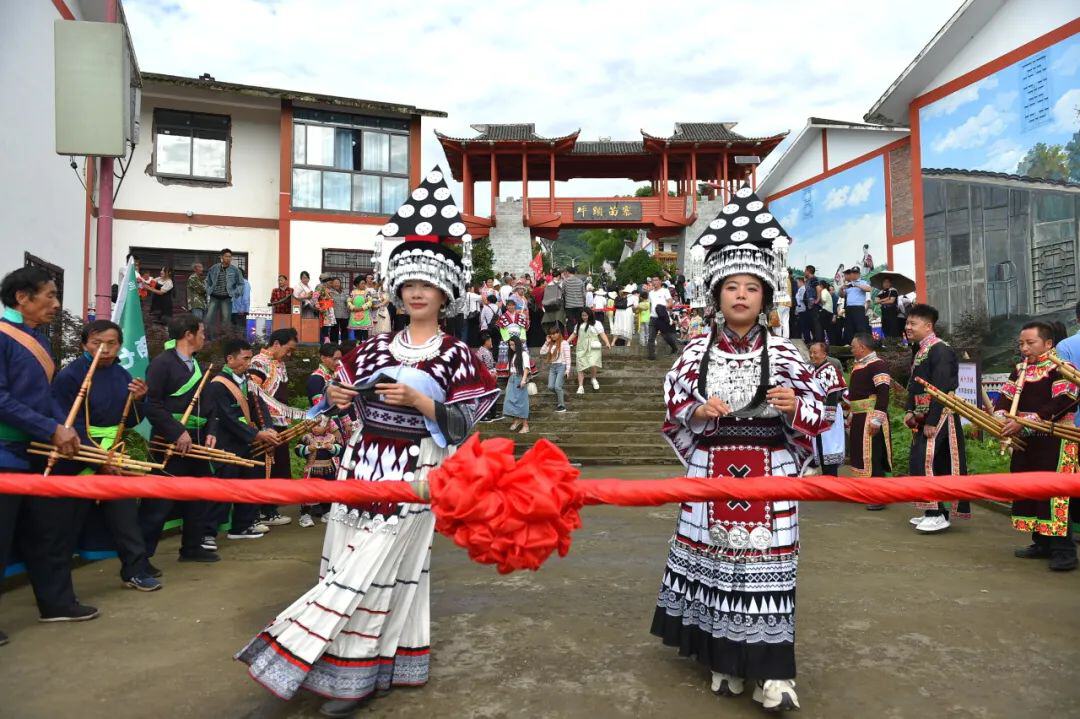 竹竿舞、铜鼓舞、芦笙舞……都匀幼儿园的运动会独具特色