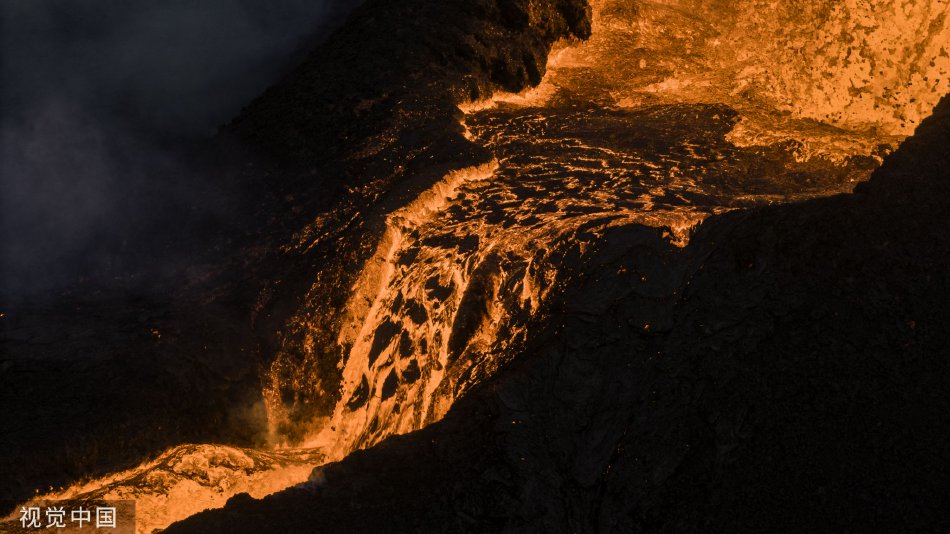 冰岛雷恰角半岛火山喷发实录，一年内的七次震撼记录