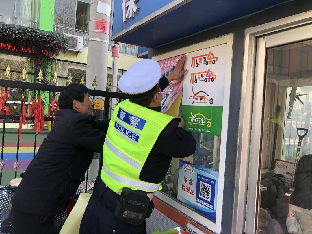 交警蜀黍温馨提示降温飘雨季节，驾驶人必看出行提醒！